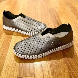 EUC Ilse Jacobsen Hornbaek Tulip Flats Shoes Gunmetal Pewter Gray Size 38 or 8